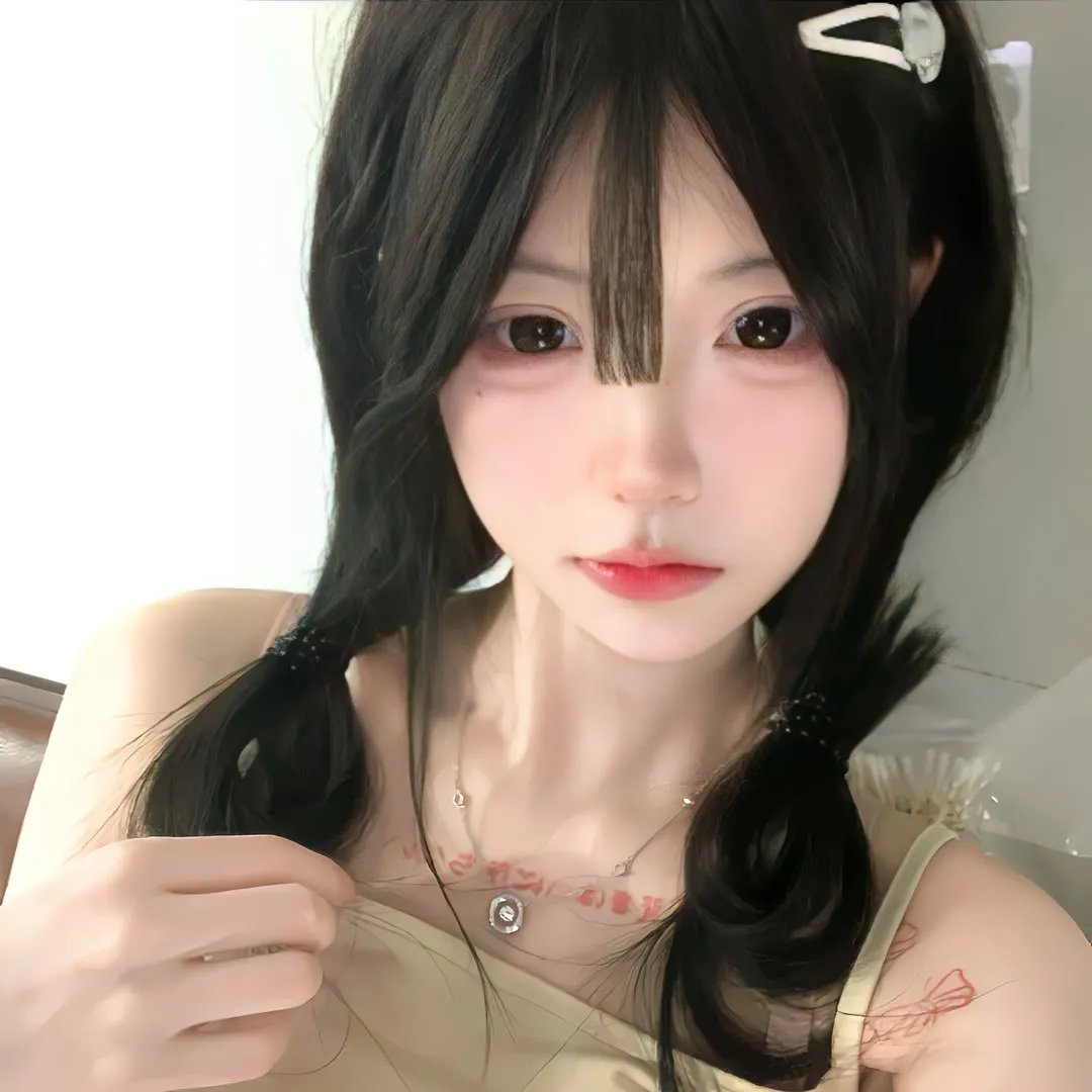 如月微笑海报